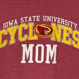 Iowa State Red Cyclones Small TShirt Short Sleeve Mom Graphic EUC 3698 Women